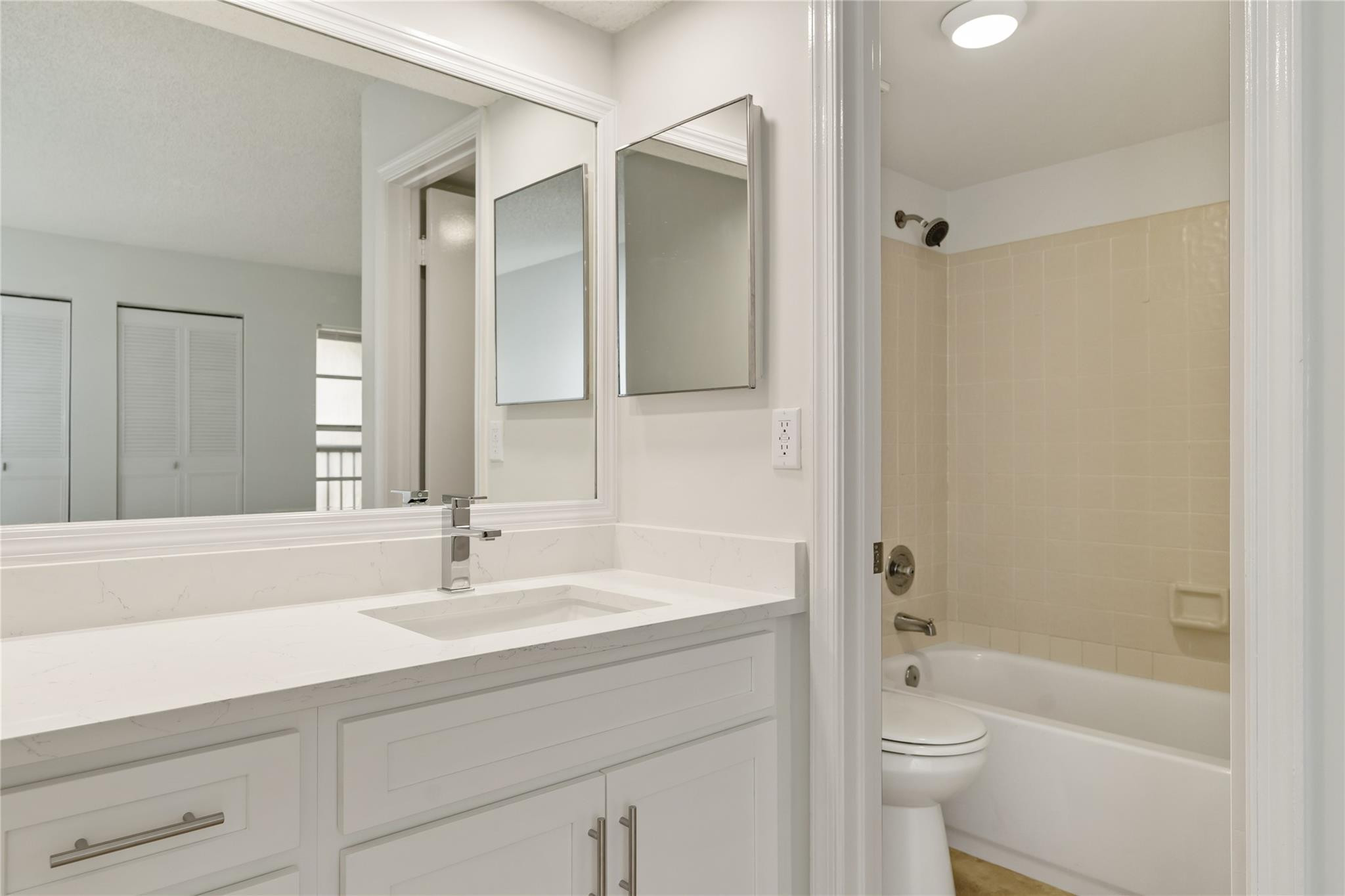 10070 Twin Lakes Dr 10070