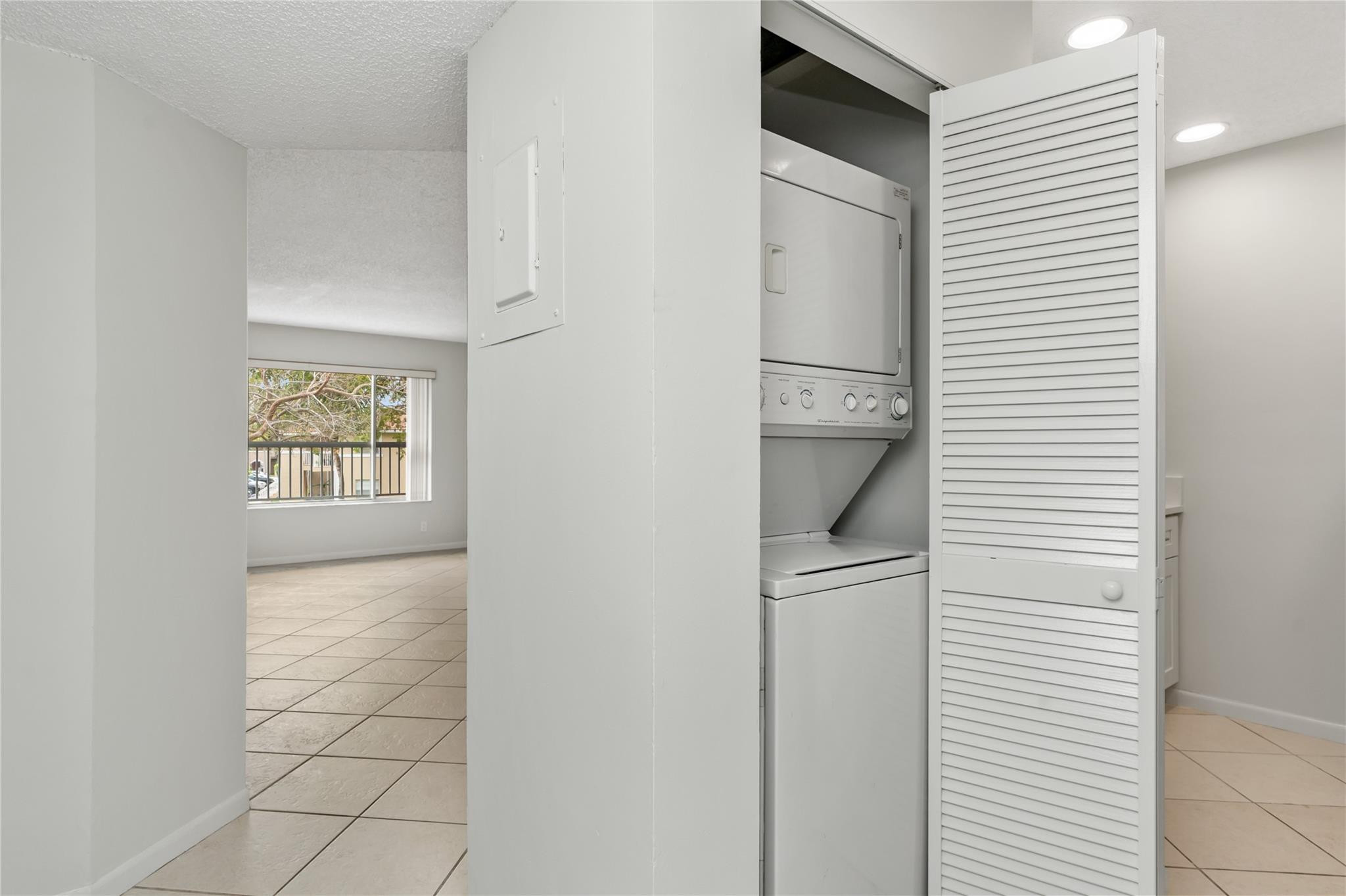 10070 Twin Lakes Dr 10070