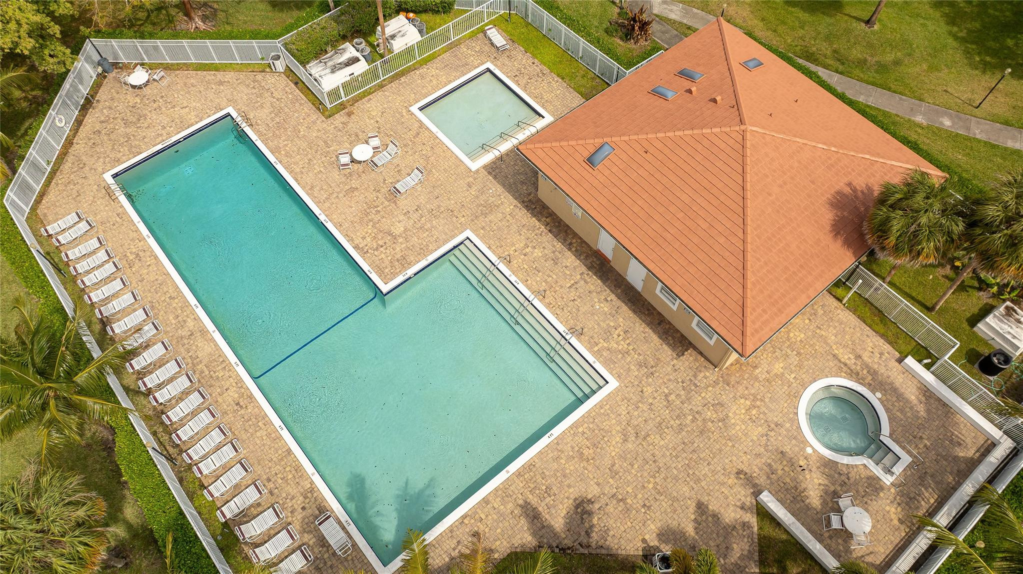 10070 Twin Lakes Dr 10070