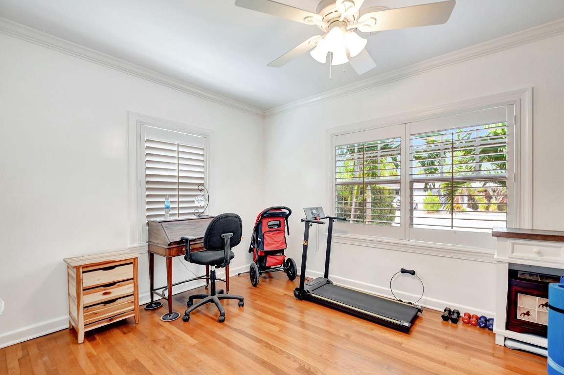 728 N Lakeside Drive