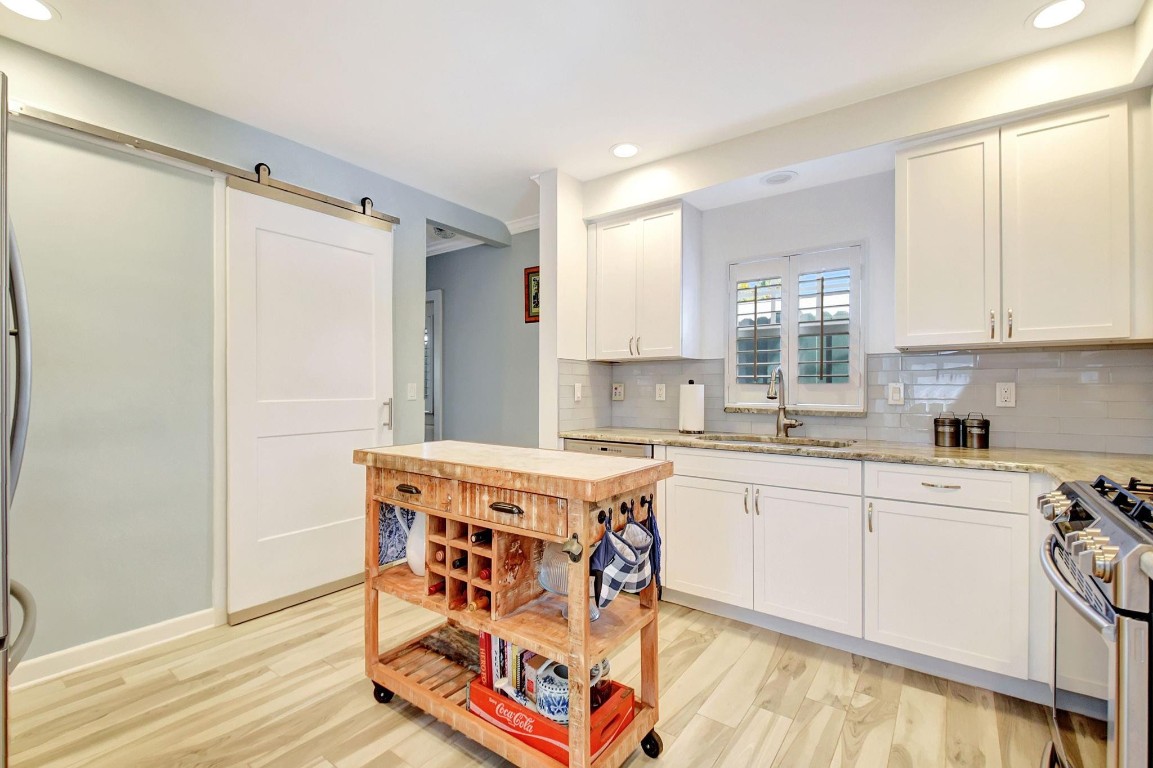 728 N Lakeside Drive