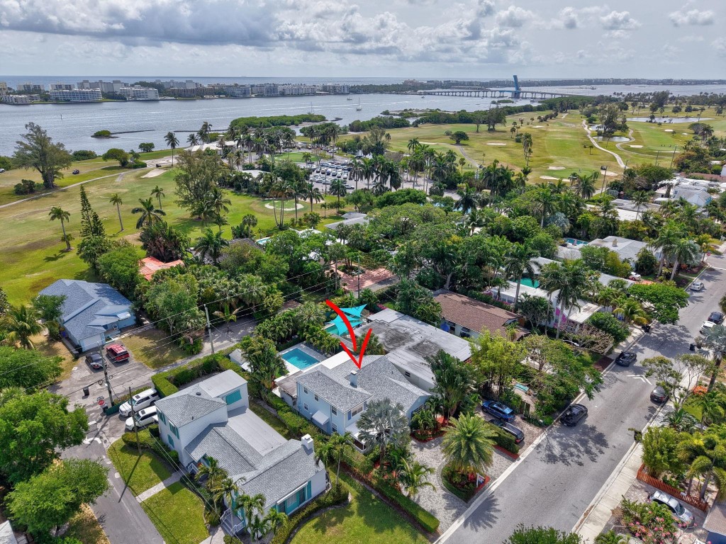 728 N Lakeside Drive