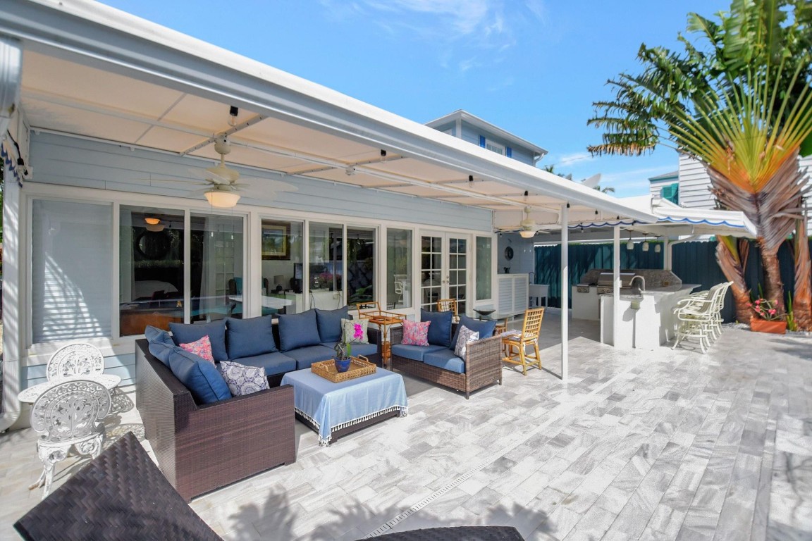 728 N Lakeside Drive