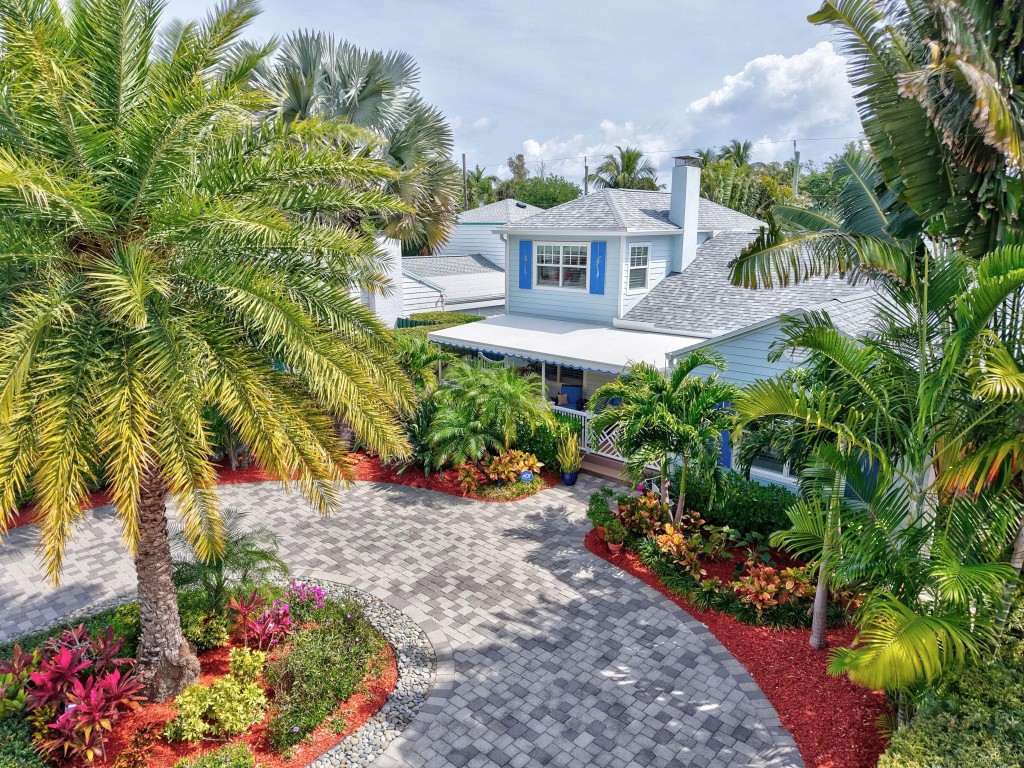 728 N Lakeside Drive