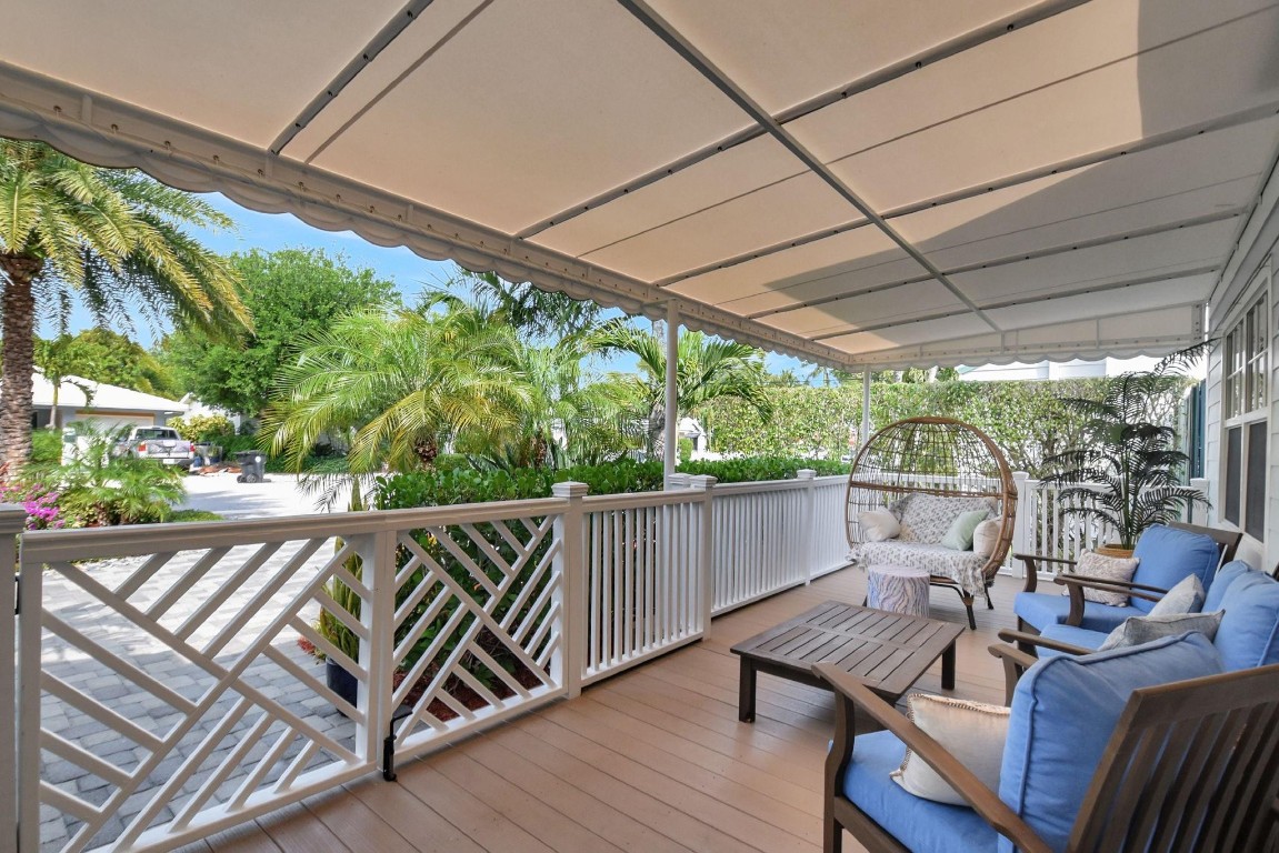 728 N Lakeside Drive