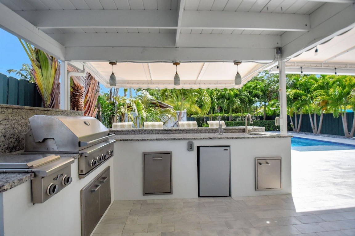 728 N Lakeside Drive