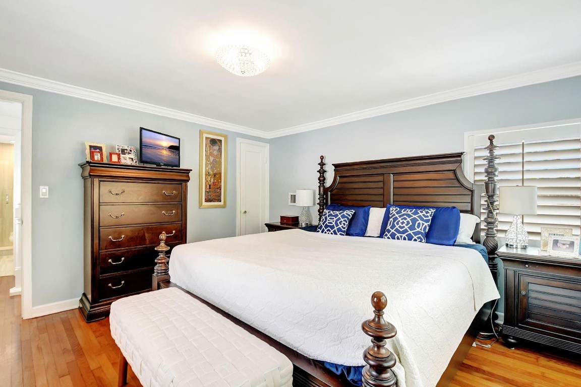 728 N Lakeside Drive