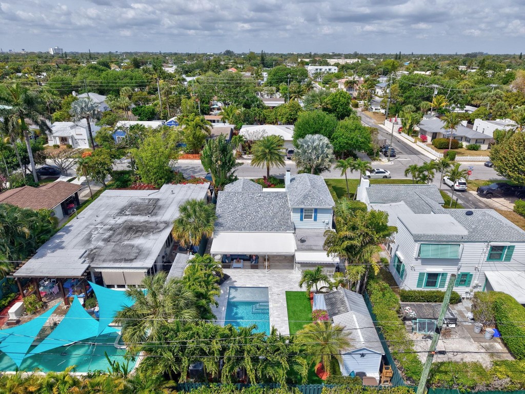 728 N Lakeside Drive