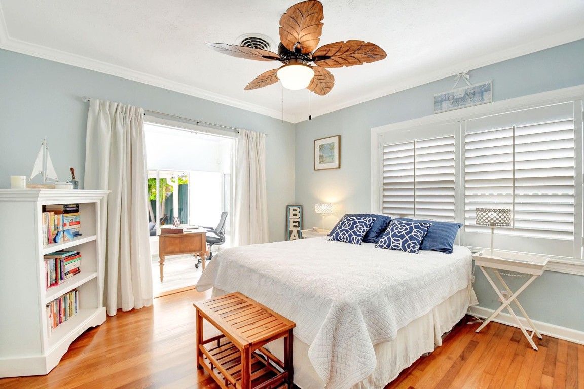 728 N Lakeside Drive