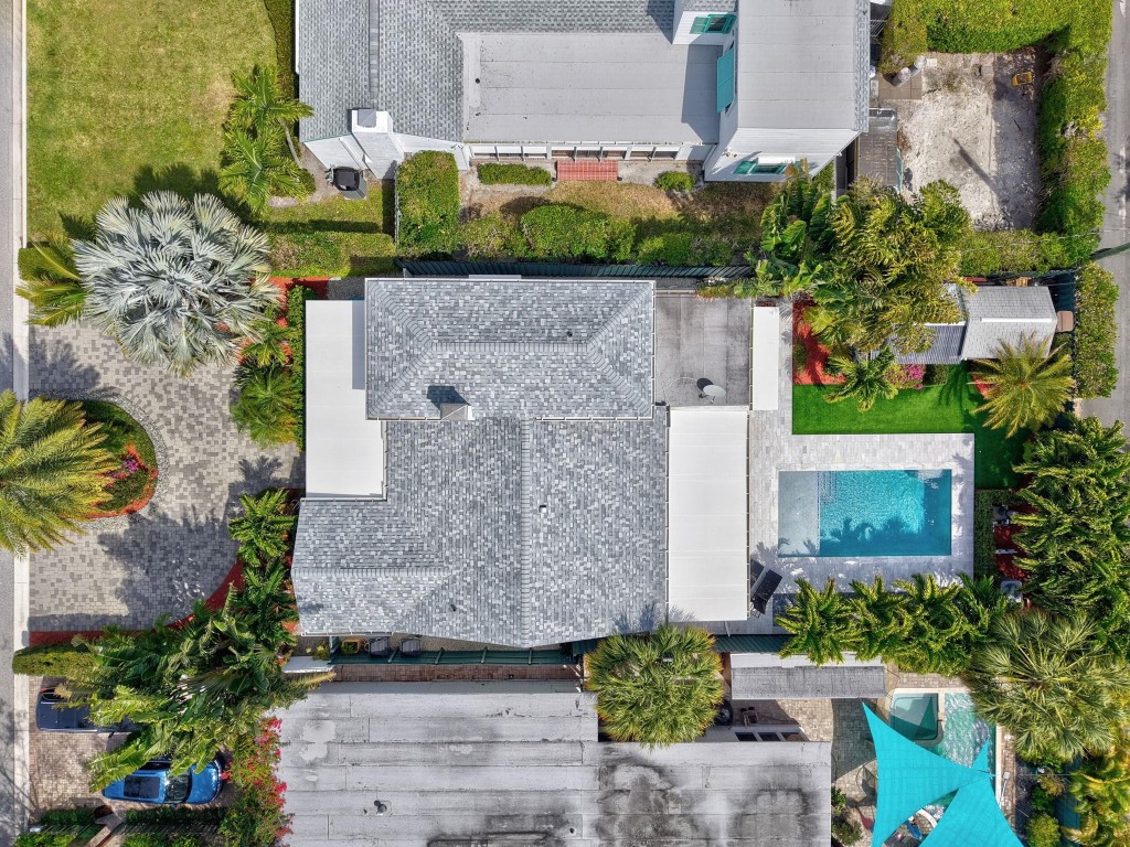 728 N Lakeside Drive