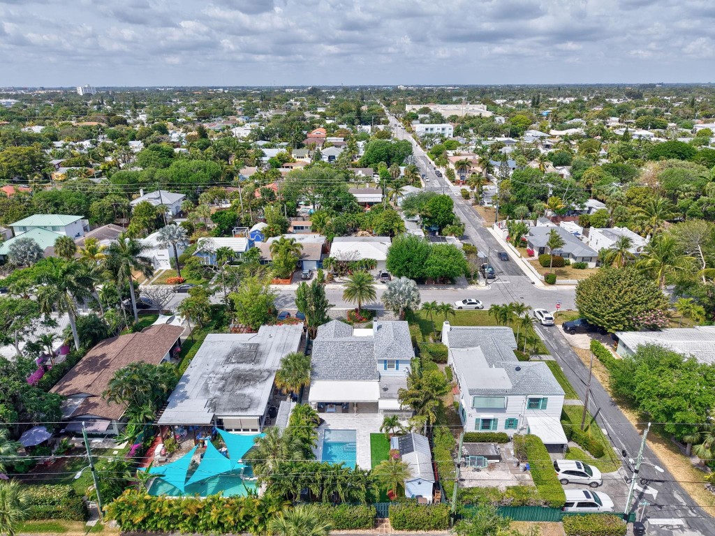 728 N Lakeside Drive