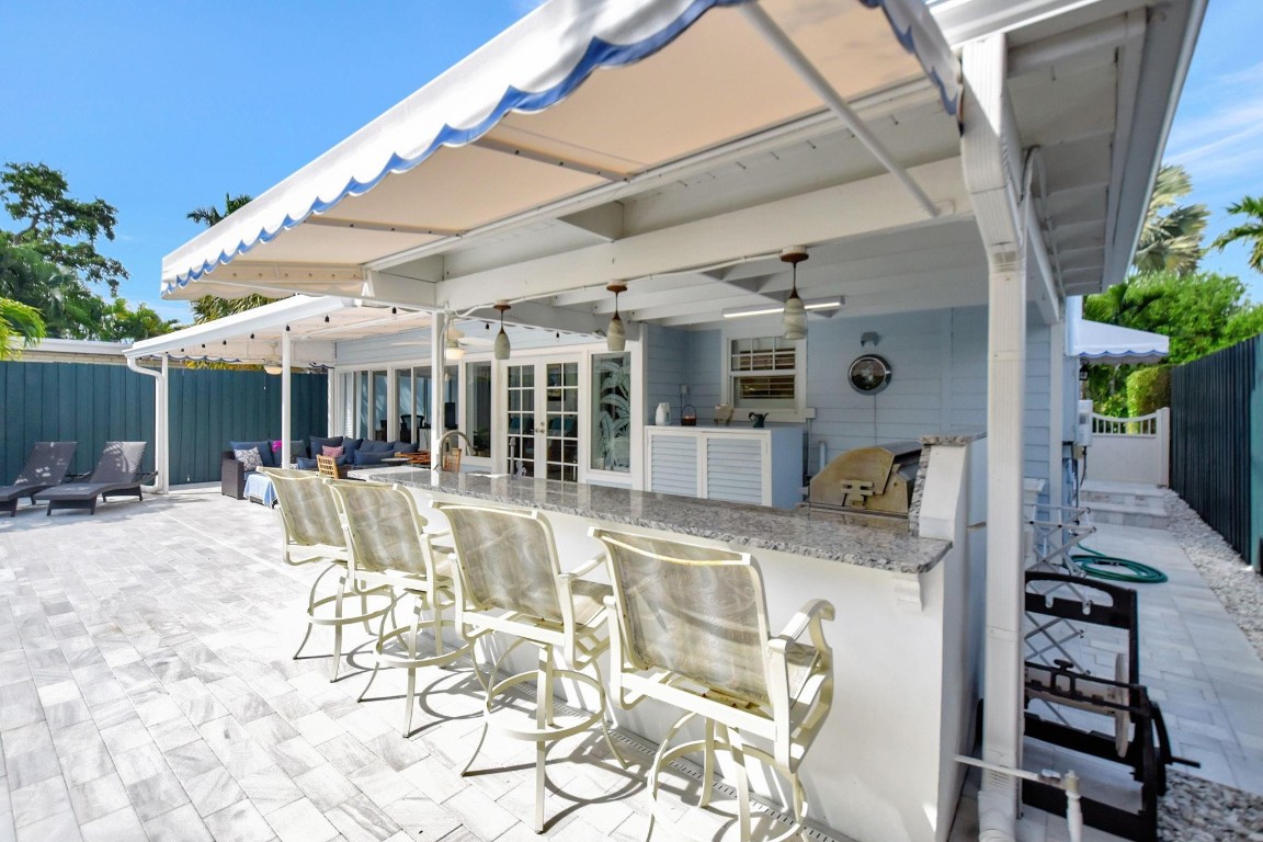 728 N Lakeside Drive