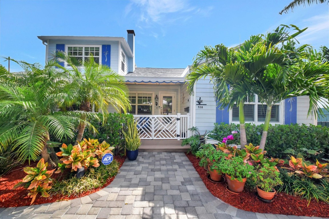 728 N Lakeside Drive