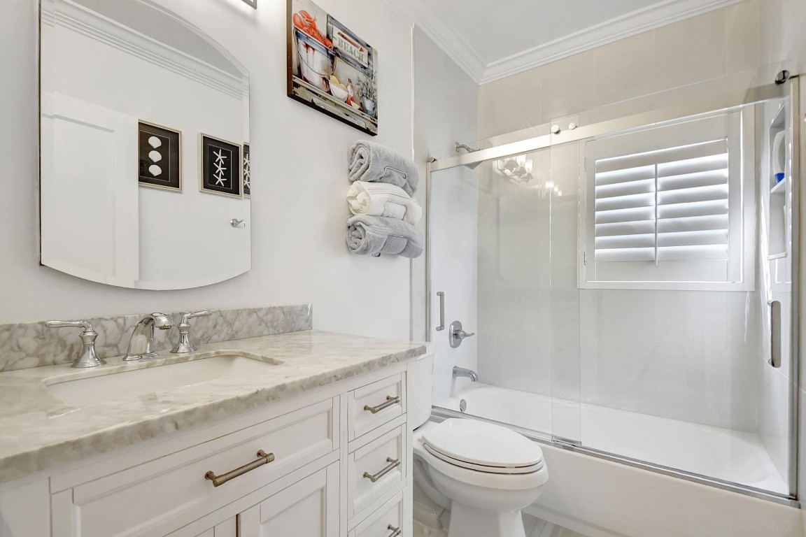 728 N Lakeside Drive