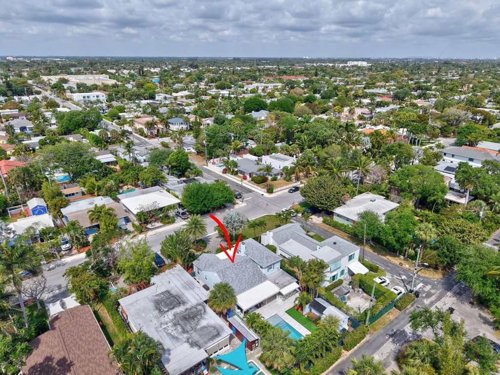 728 N Lakeside Drive