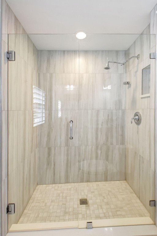 728 N Lakeside Drive