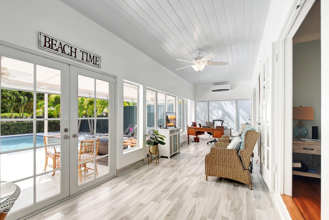 728 N Lakeside Drive