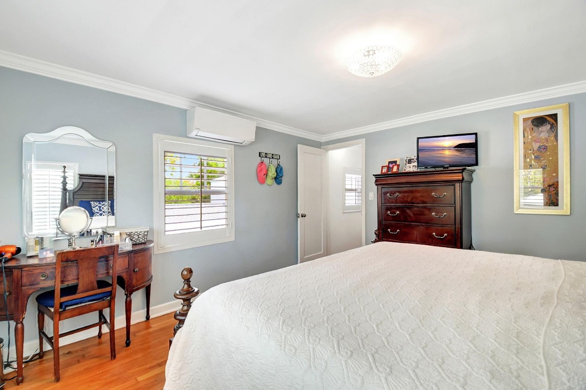 728 N Lakeside Drive