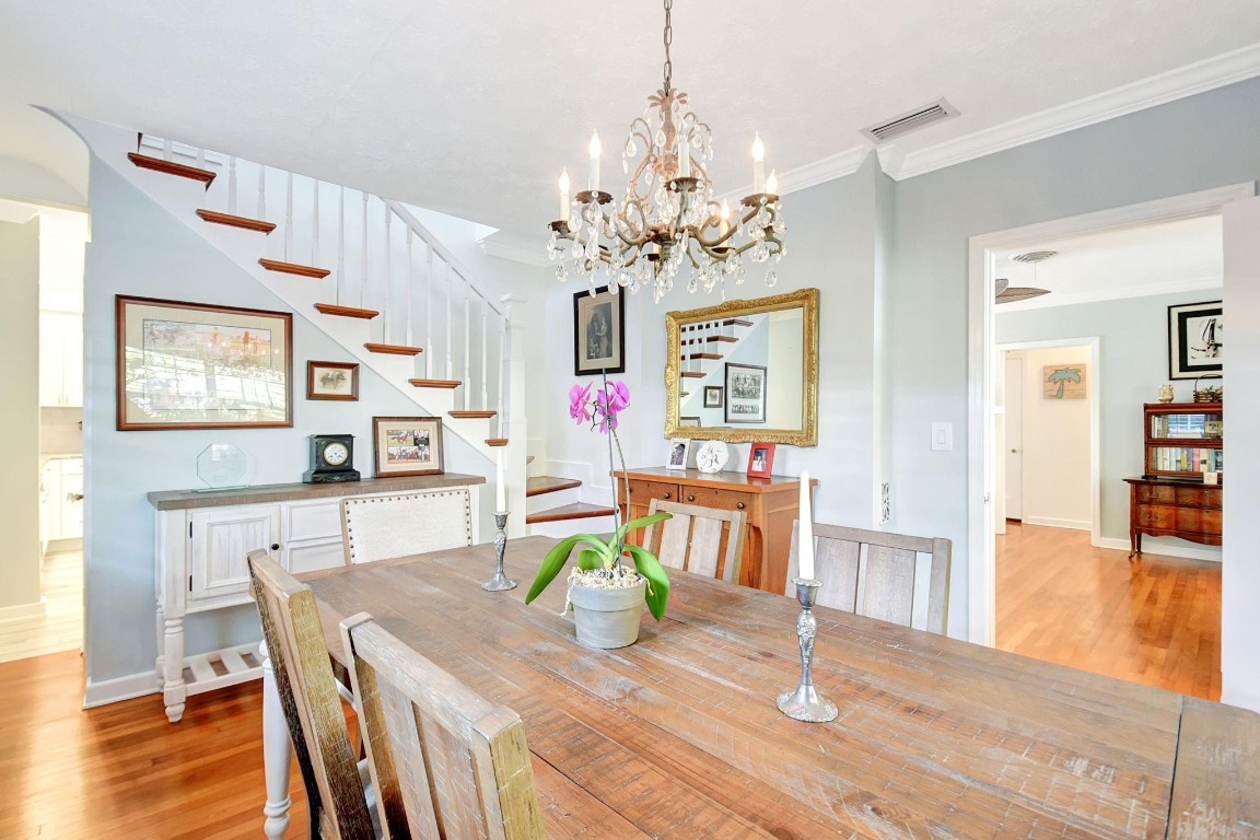 728 N Lakeside Drive