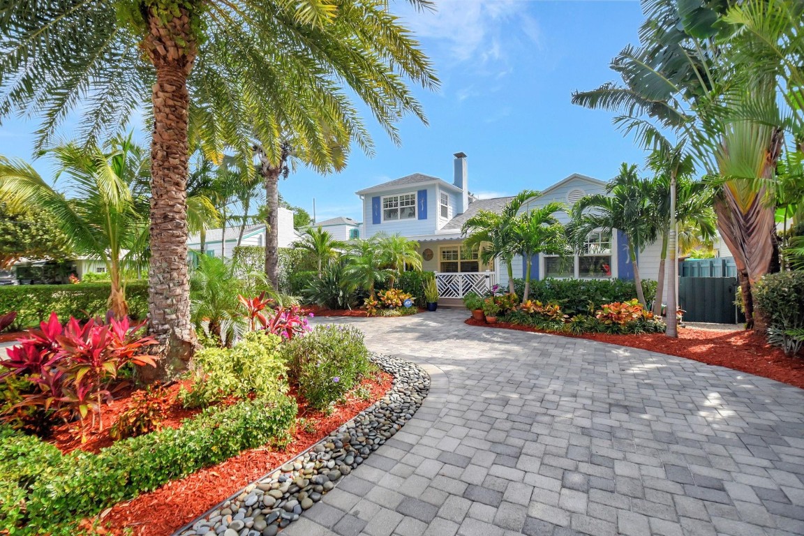 728 N Lakeside Drive