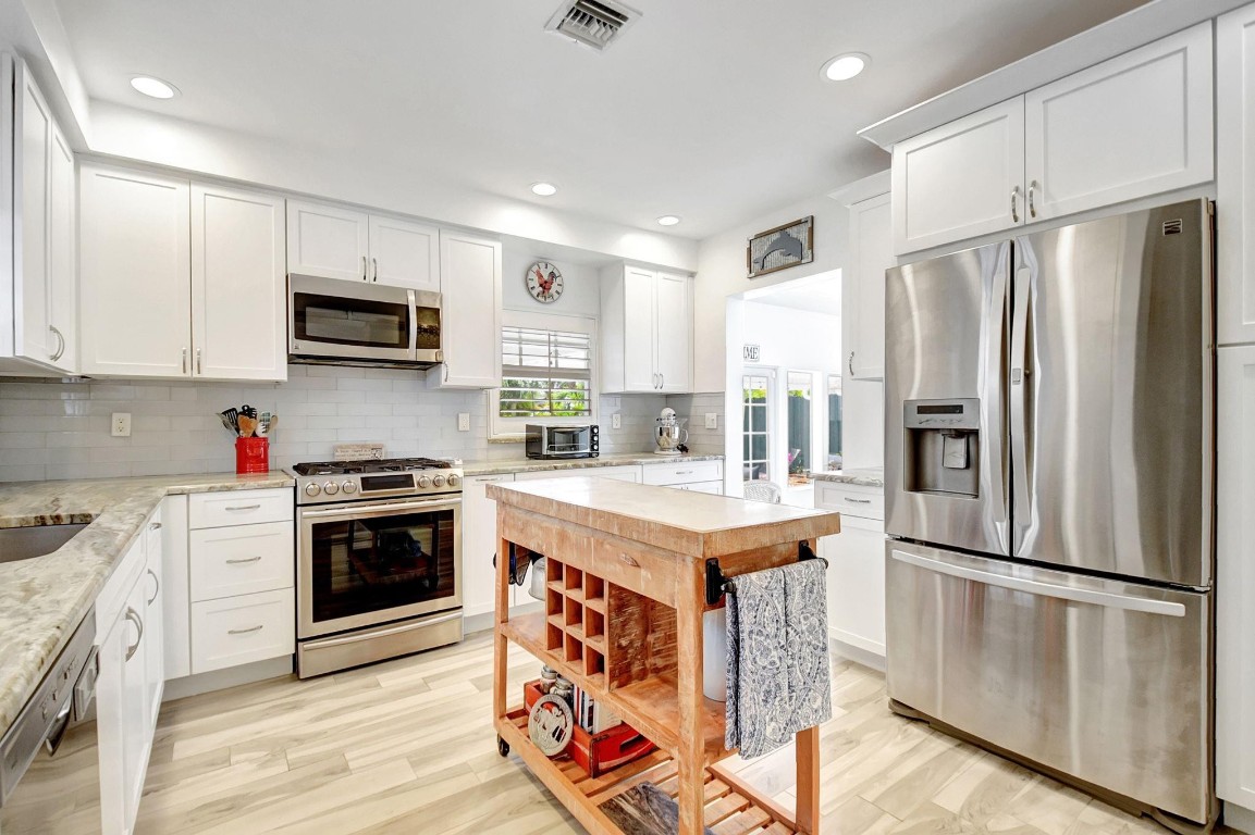 728 N Lakeside Drive