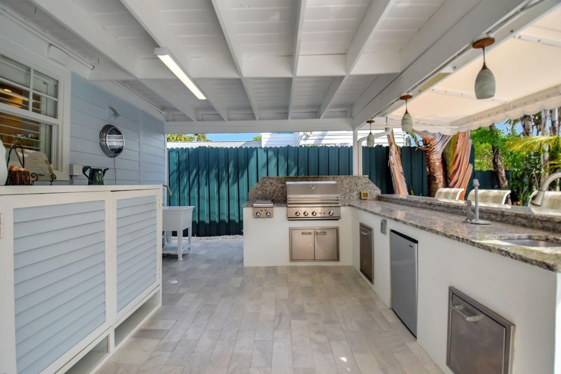 728 N Lakeside Drive