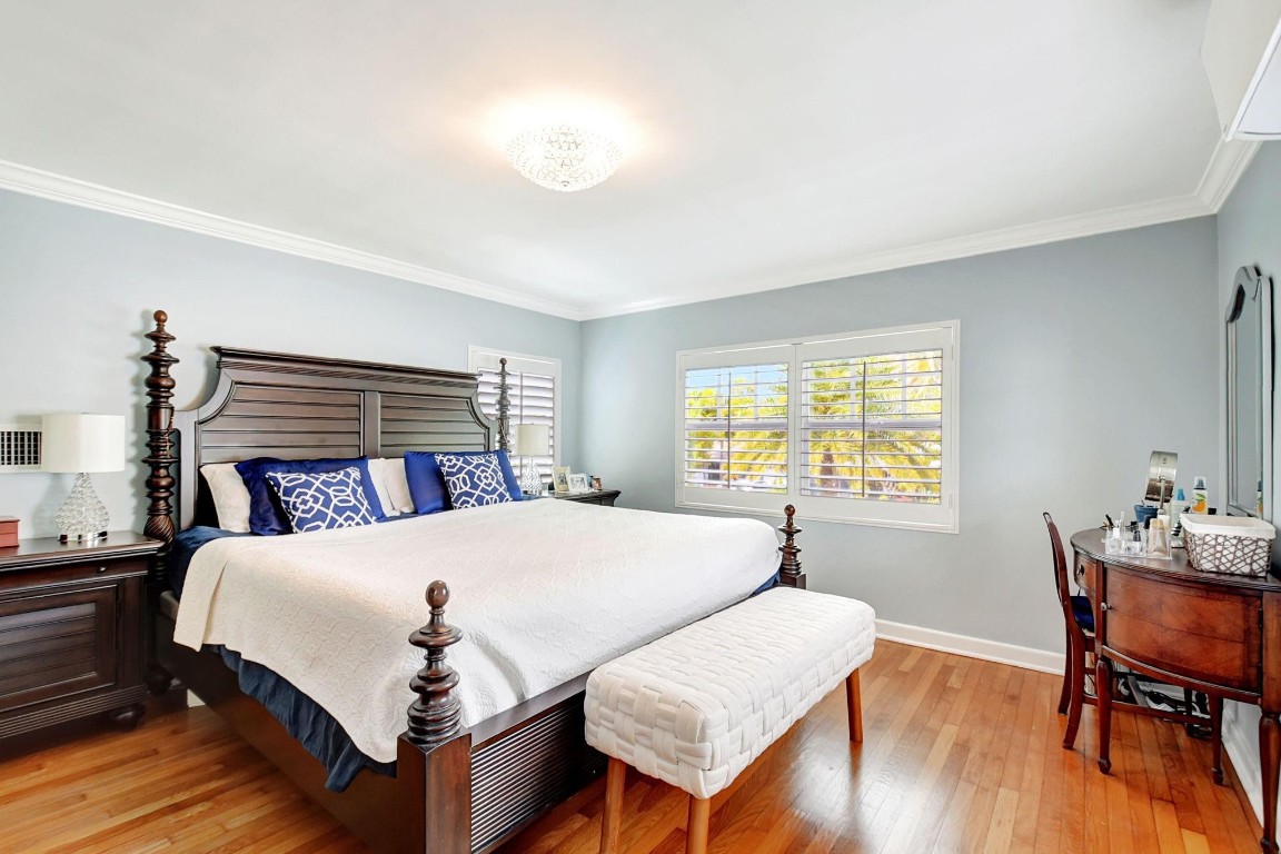 728 N Lakeside Drive