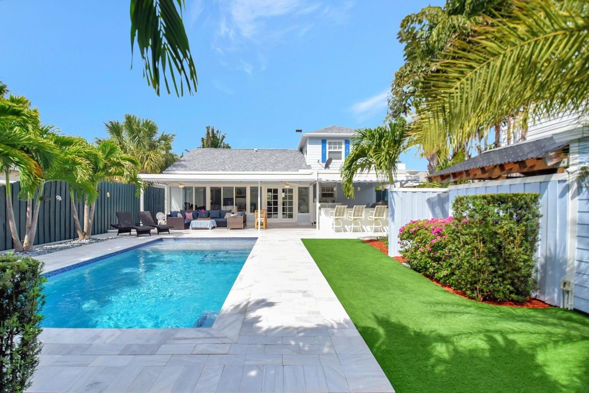 728 N Lakeside Drive