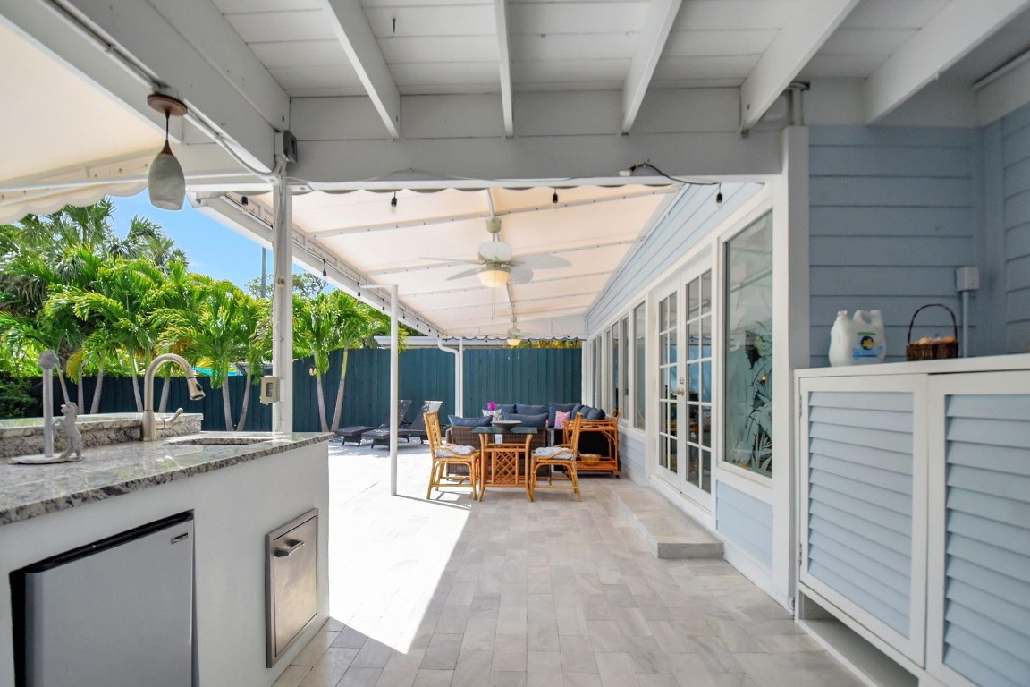 728 N Lakeside Drive