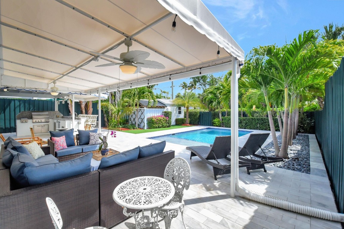 728 N Lakeside Drive