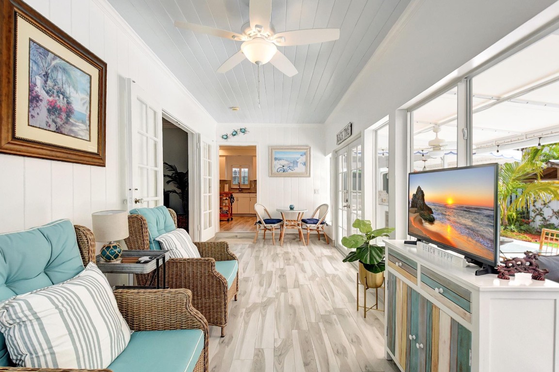 728 N Lakeside Drive