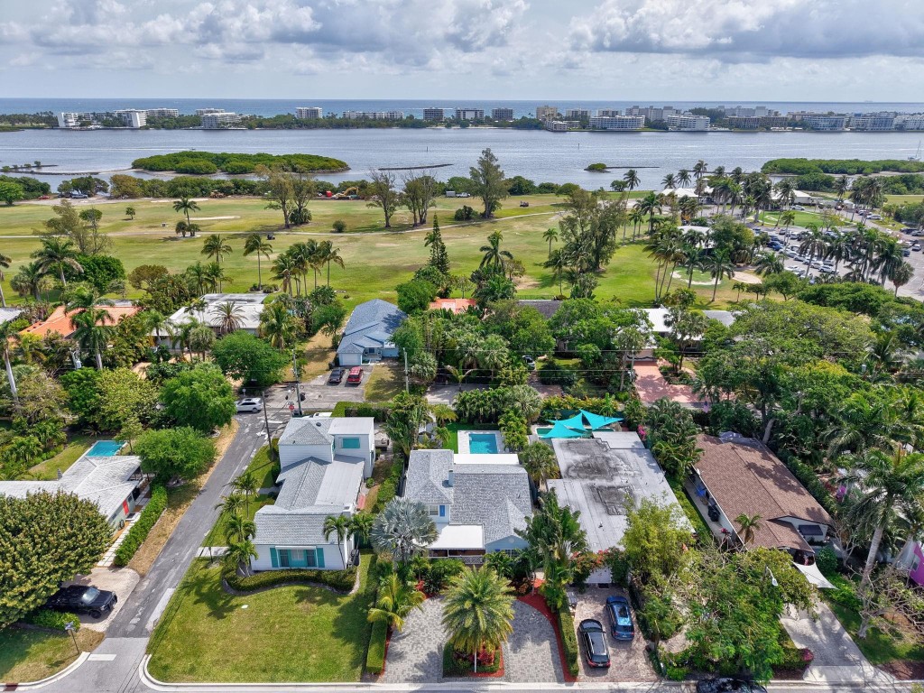 728 N Lakeside Drive