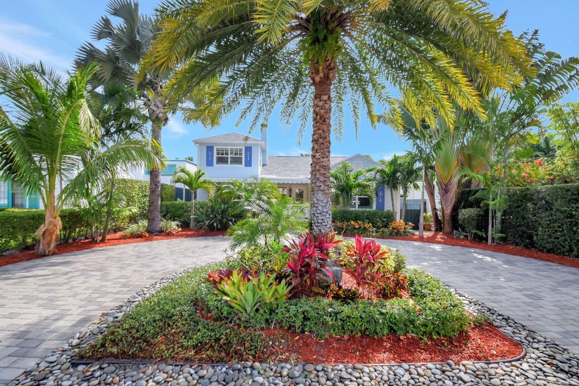 728 N Lakeside Drive