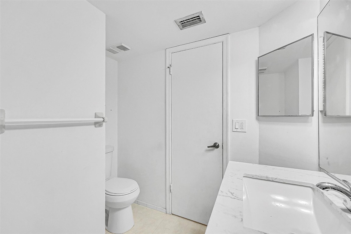 10149 Twin Lakes Dr 2-B