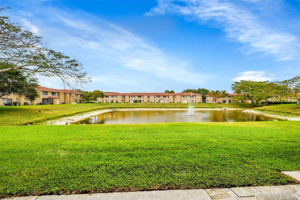 10149 Twin Lakes Dr 2-B