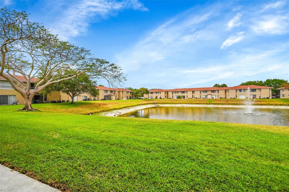 10149 Twin Lakes Dr 2-B