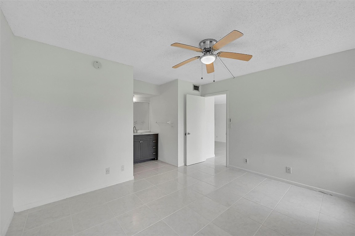 10149 Twin Lakes Dr 2-B