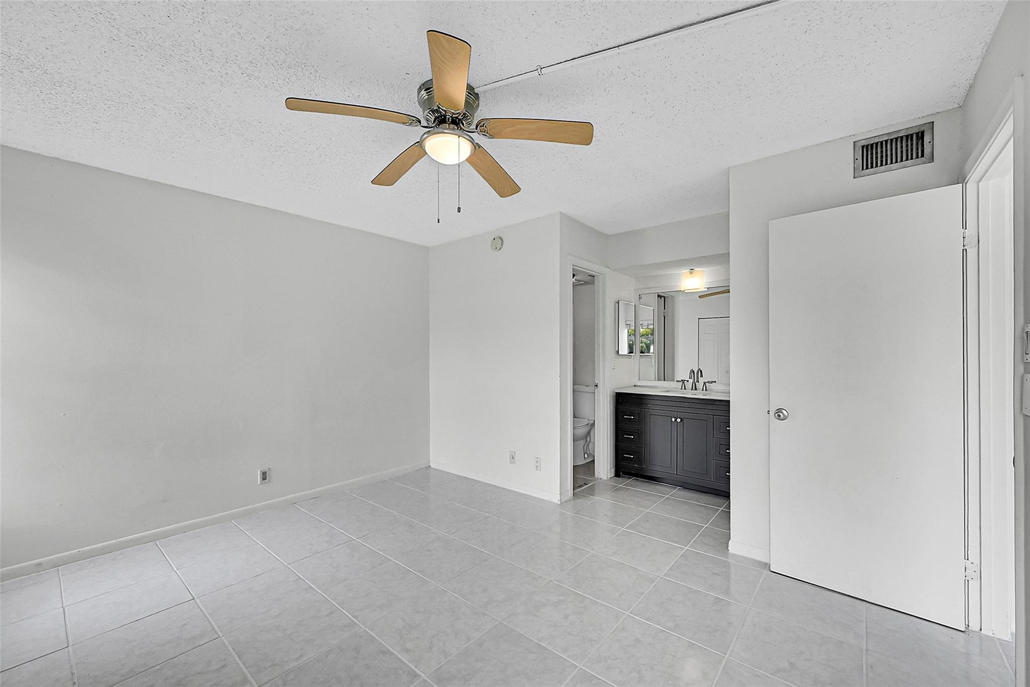 10149 Twin Lakes Dr 2-B