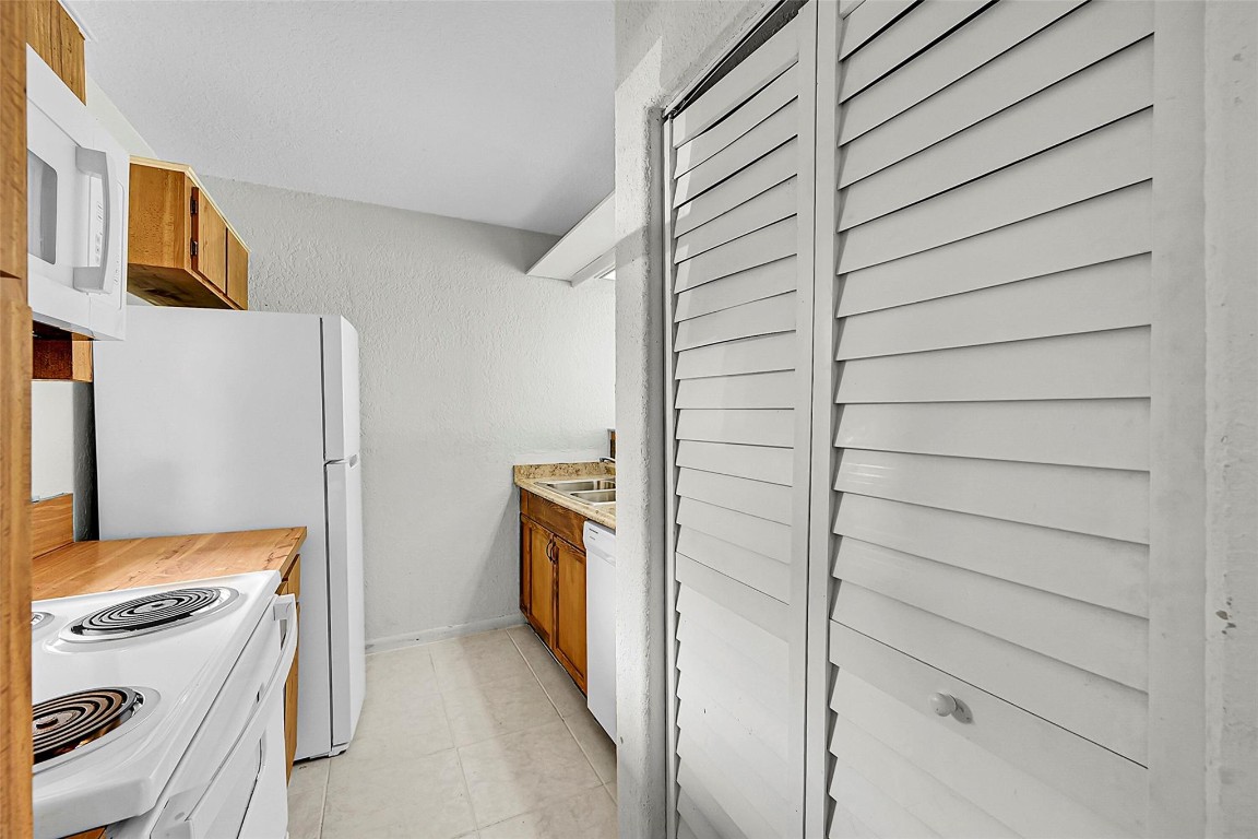 10149 Twin Lakes Dr 2-B