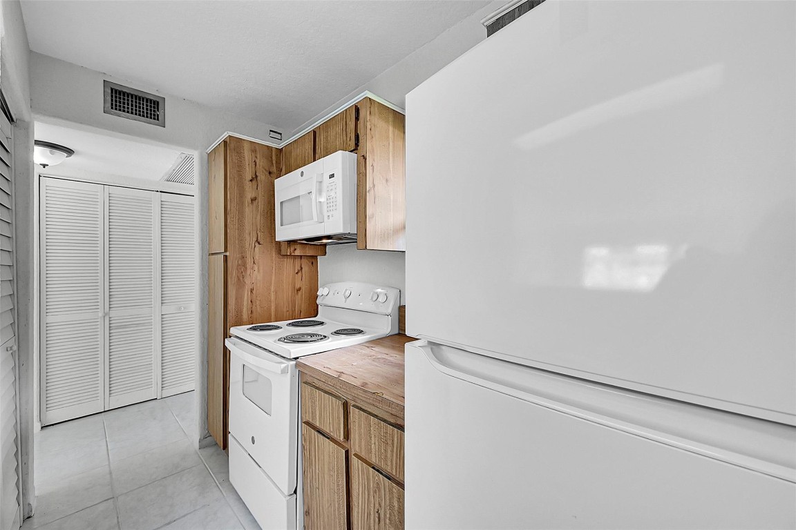 10149 Twin Lakes Dr 2-B