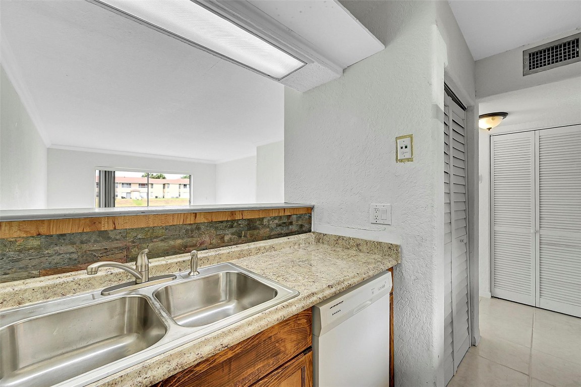 10149 Twin Lakes Dr 2-B