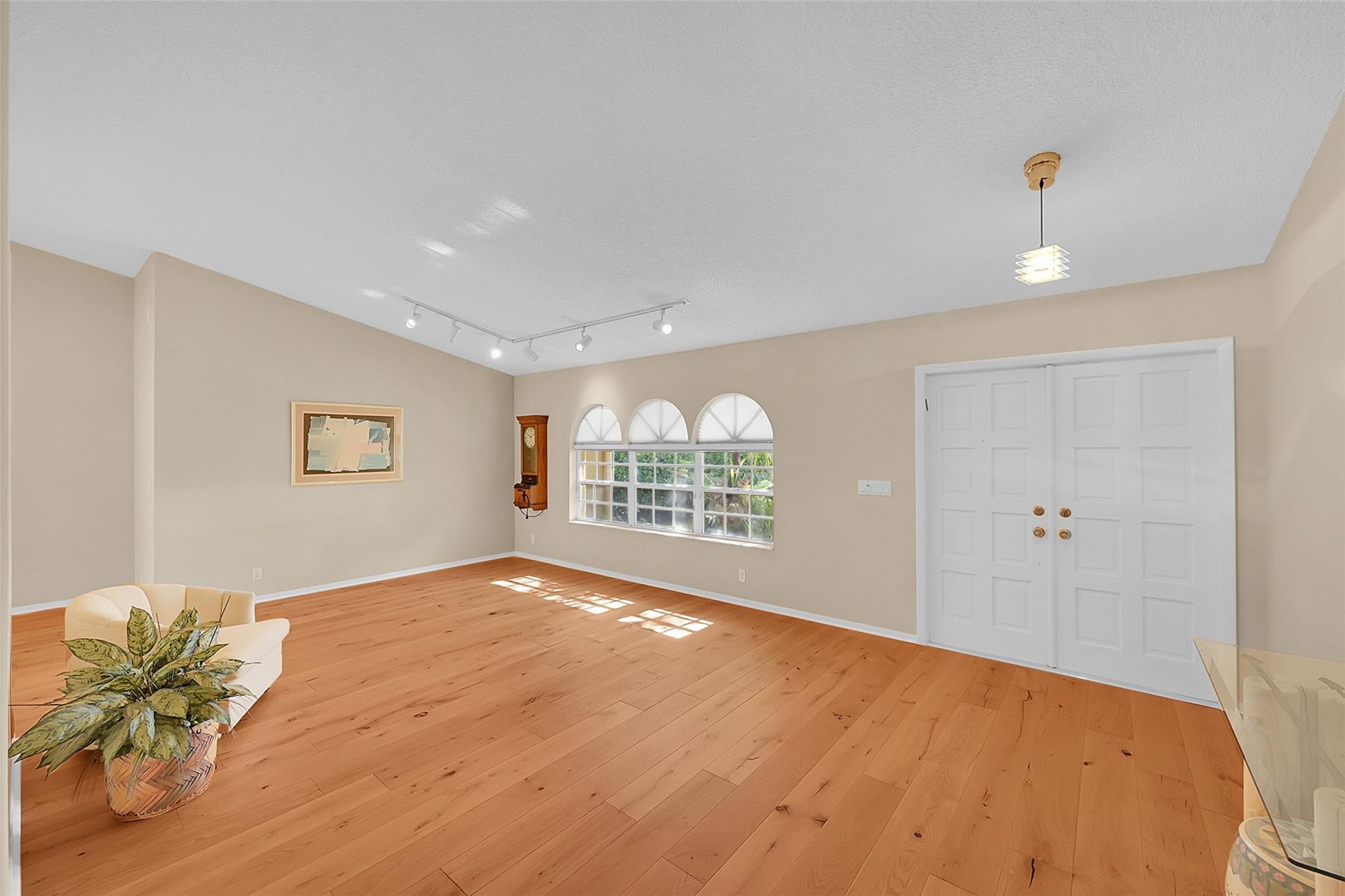 4723 NW 100th Ter