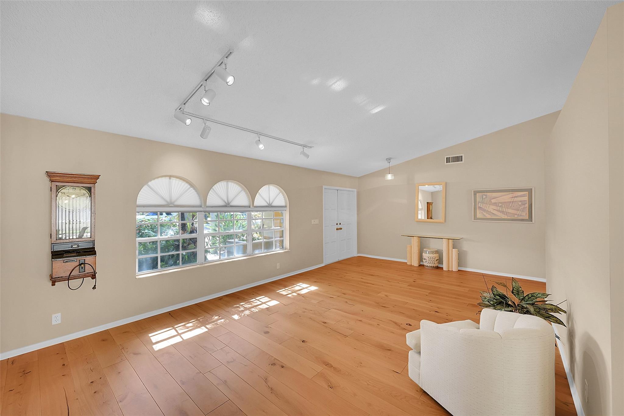 4723 NW 100th Ter