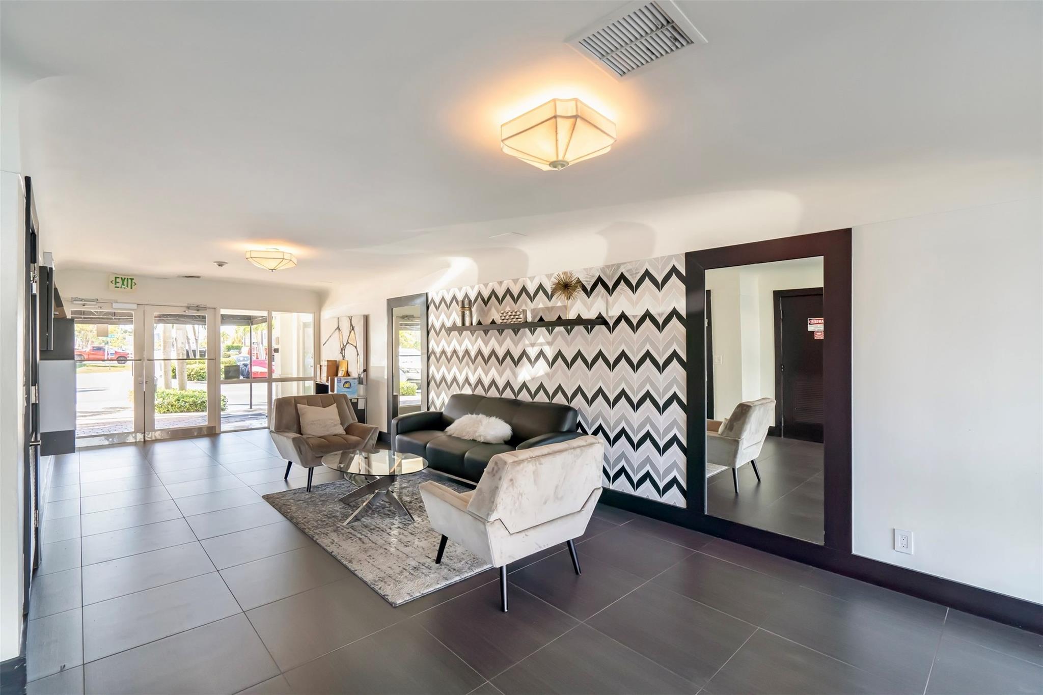 2895 NE 32 ST 306