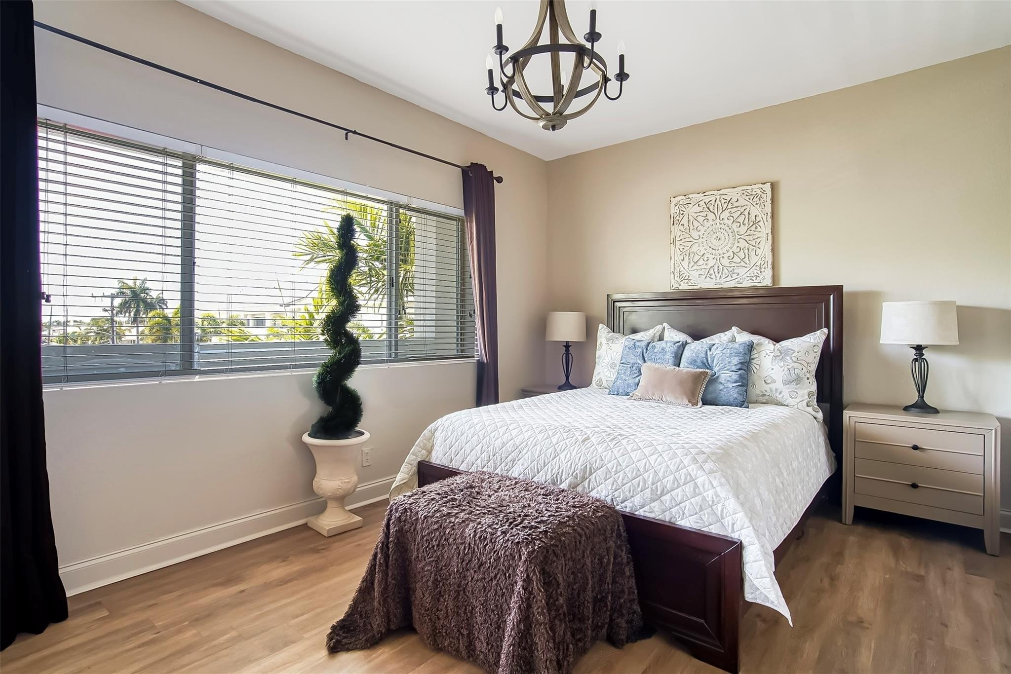 2895 NE 32 ST 306