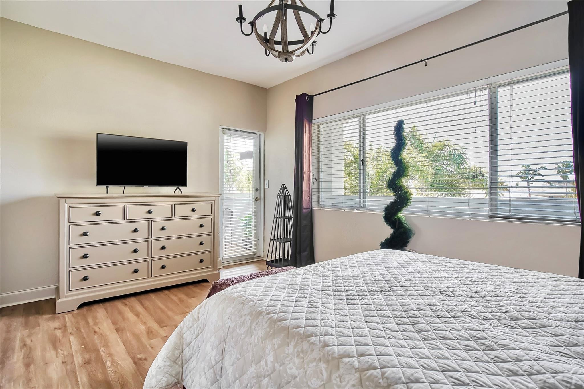 2895 NE 32 ST 306