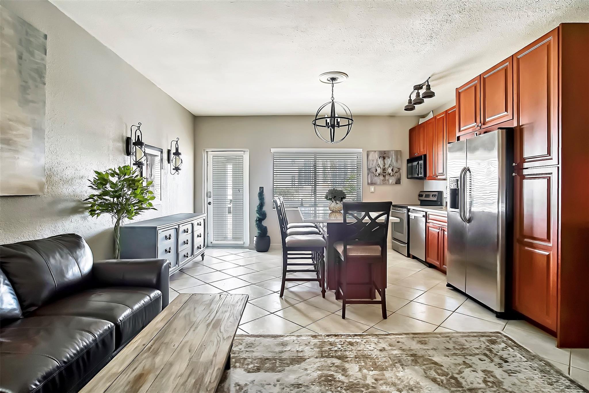 2895 NE 32 ST 306