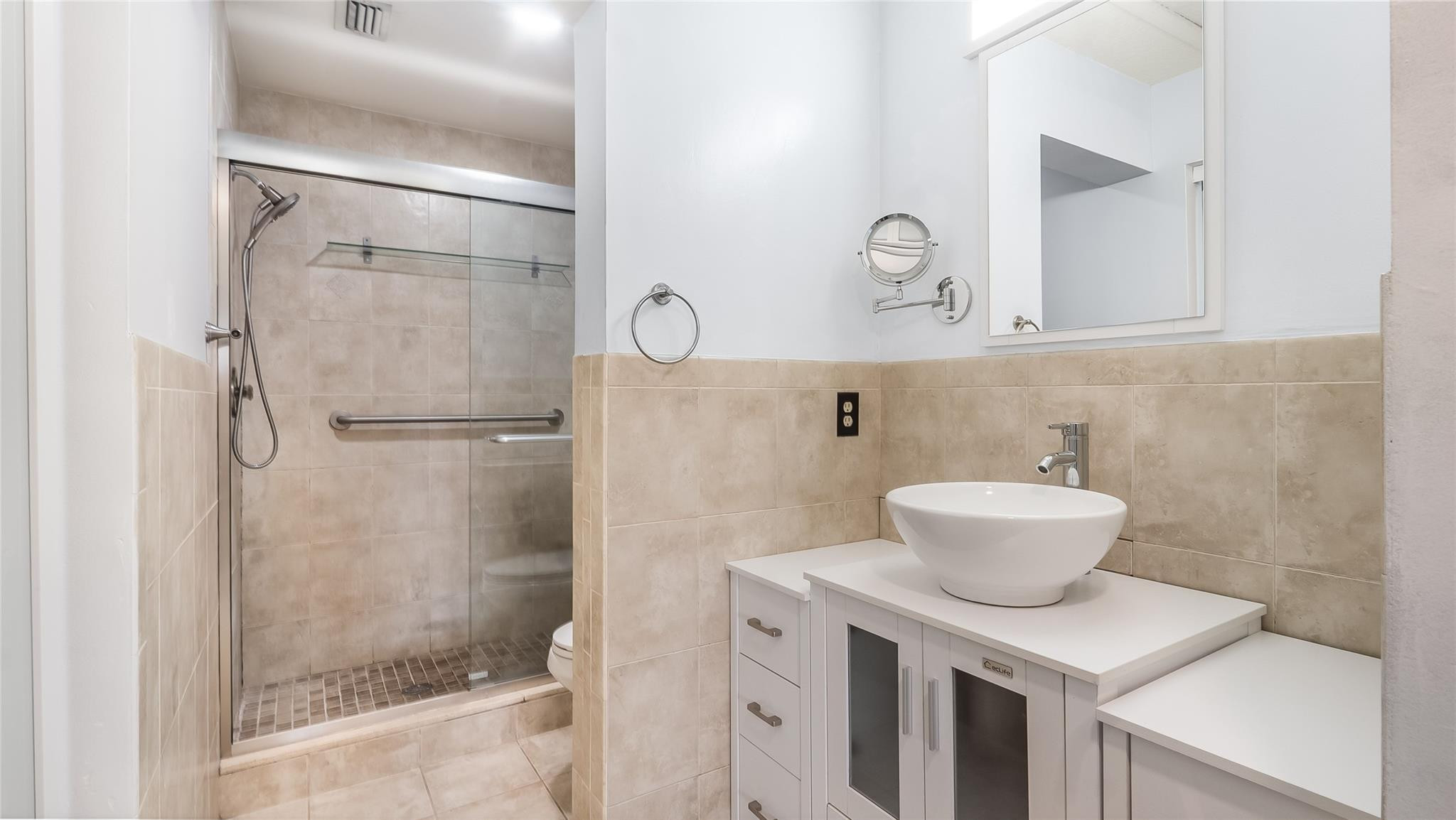 410 Freedom Ct 410
