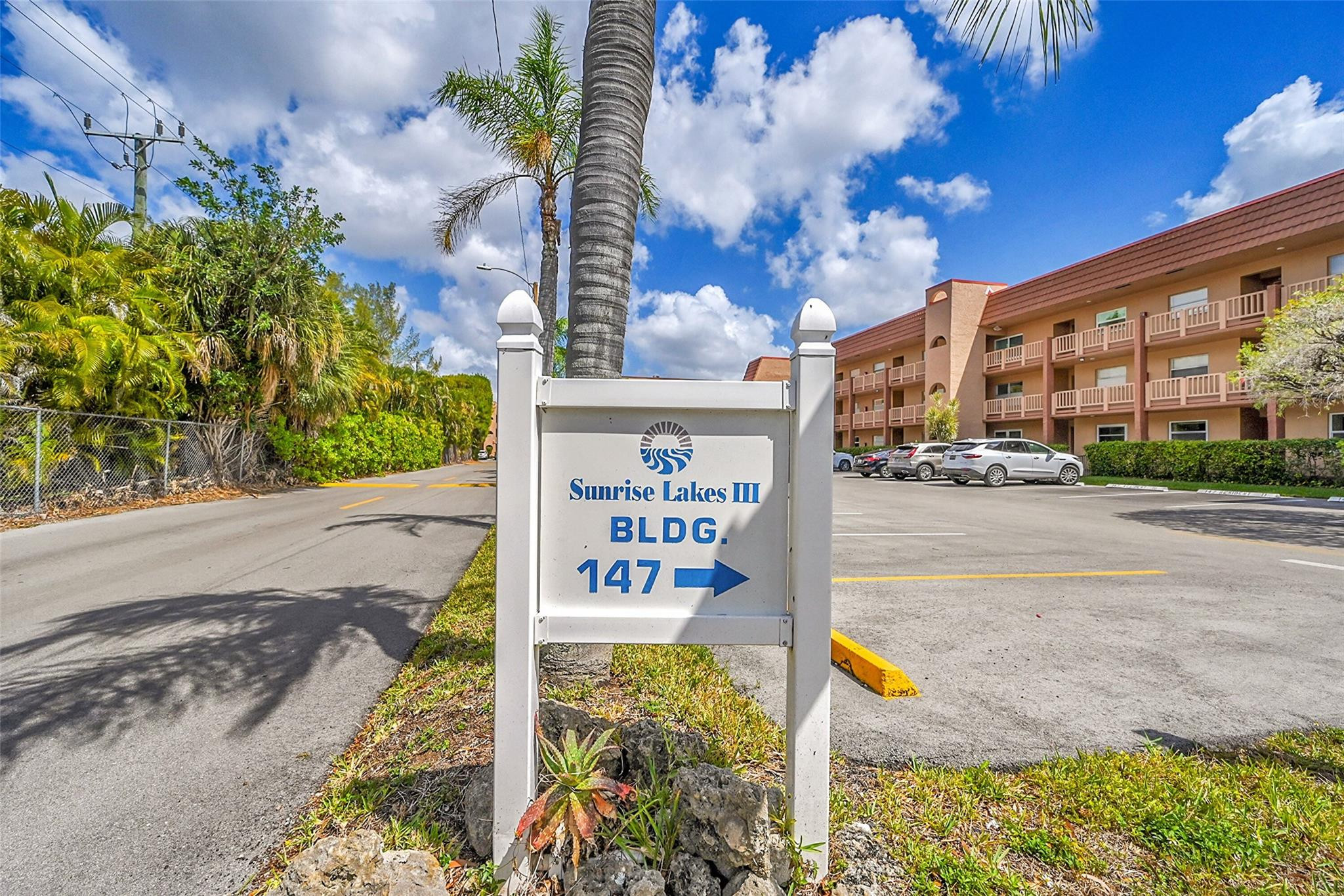9841 Lakes Blvd 105