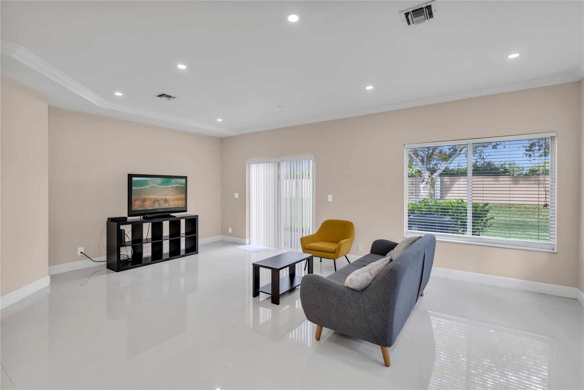 1245 SW 48th Ter 1245
